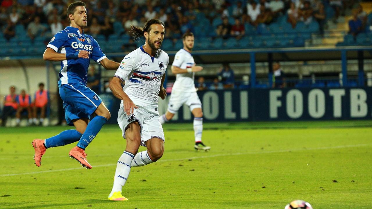 Matias Silvestre in azione con la maglia della Samp contro l'Empoli (foto agenzia Carlo Sestini)