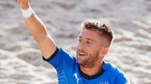 Simone Marinai esulta dopo avere segnato il gol del momentaneo due a zero