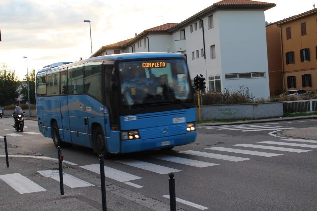 Un autobus delle linee extraurbane (foto d'archivio)