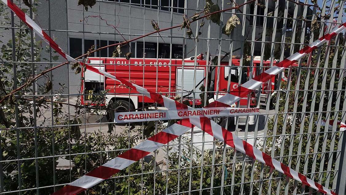 Rogo nel capannone, l'Asl: se ci fossero rischi avremmo fatto evacuare
