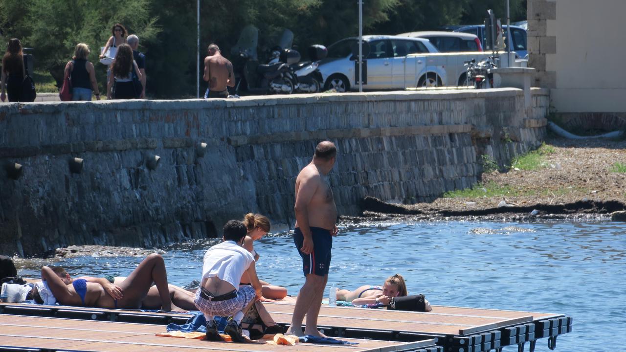 Bimbo di tre anni rischia di annegare
