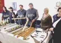 Manette per ventidue rom macedoni 