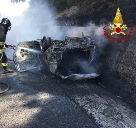 Coppia muore carbonizzata dopo l’incidente sull’autosole 