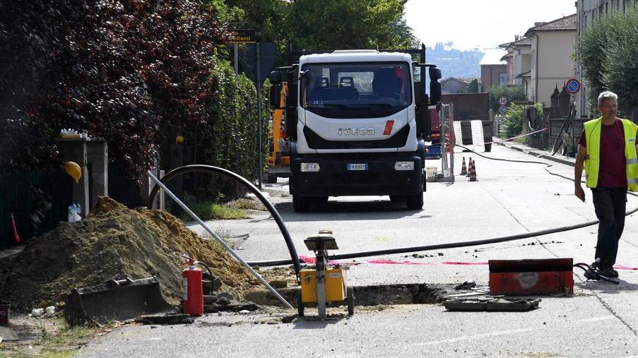 La rottura del tubo causata da una ditta privata, gravi i disagi