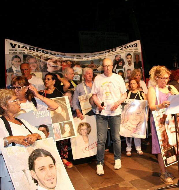 Strage, stop al sindaco «Non può invitare chi ha ucciso 32 persone» 