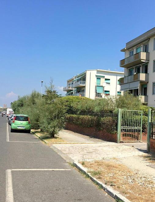 Ladri in appartamento i vicini urlano e li fanno scappare 