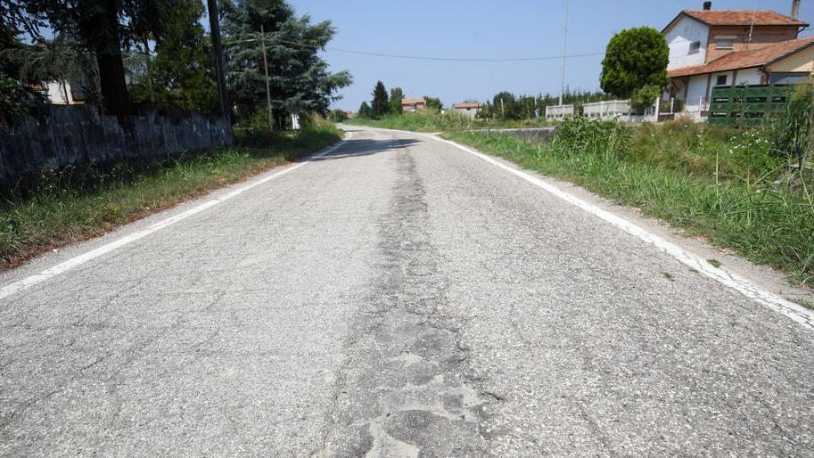 Via Cremona piena di buche