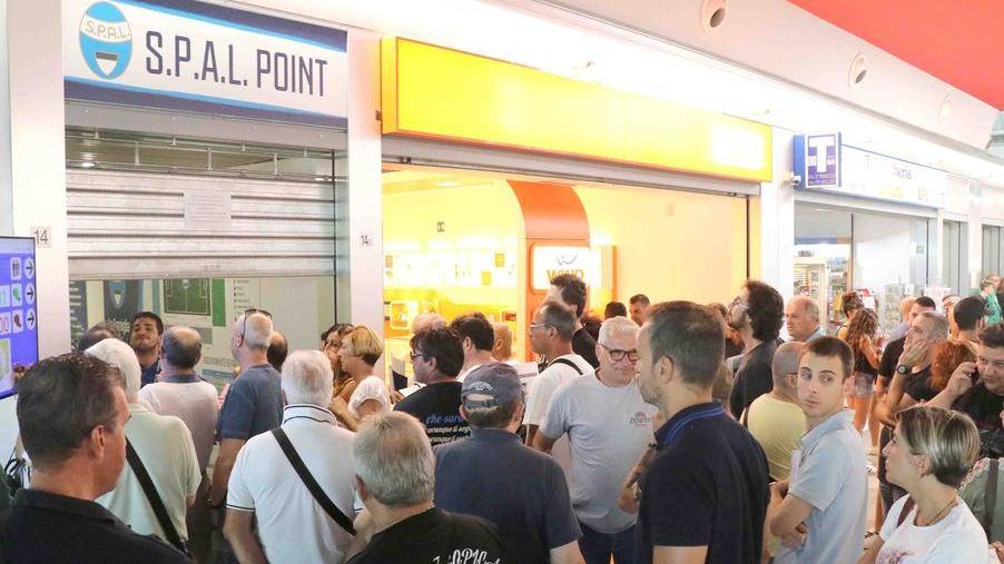 È un vero assalto agli abbonamenti: la Spal ha subito 1.100 tifosi in più
