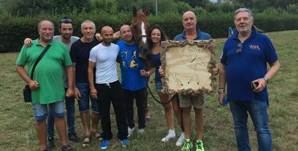 Viveva tra roulotte e stalle e ora trionfa in tutta l’Italia 