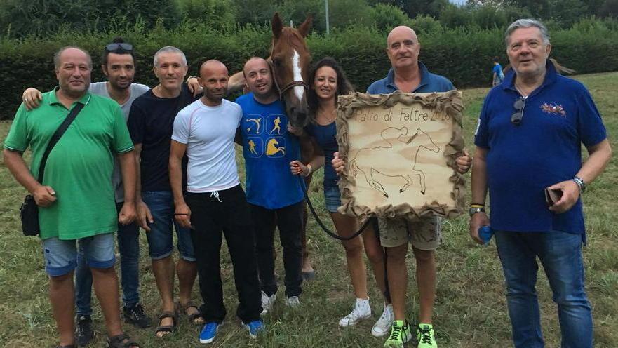 Viveva tra roulotte e stalle e ora trionfa in tutta l’Italia
