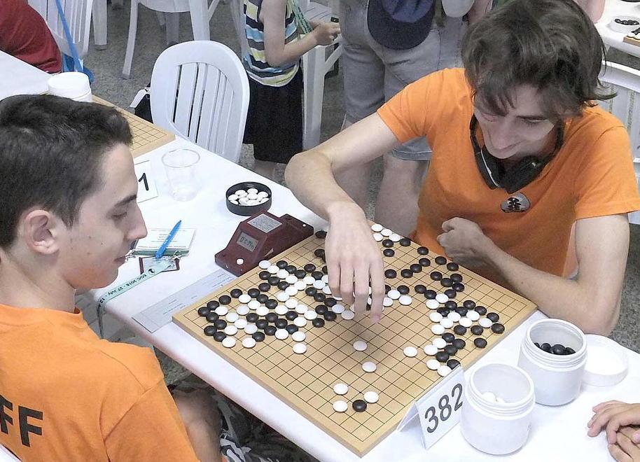 In 1.300 si sfidano a Pisa al gioco più antico del mondo 