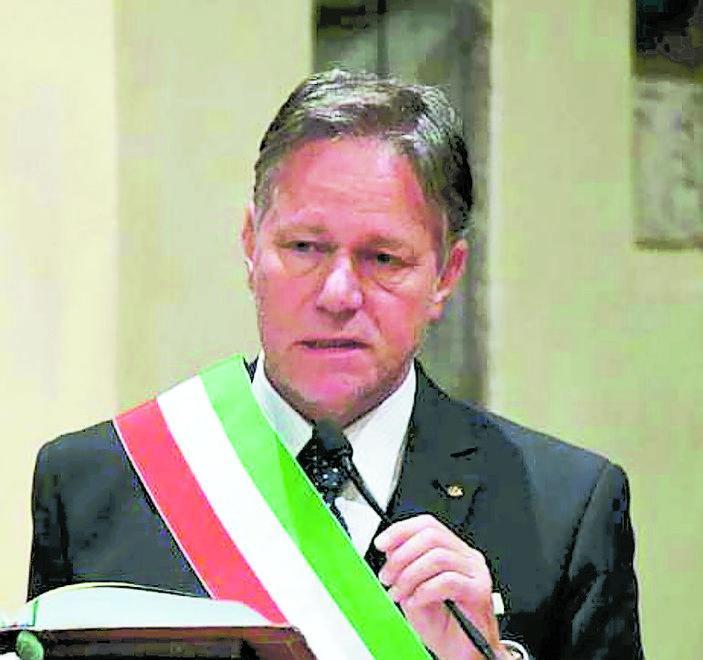 Il sindaco paga la bolletta a un’anziana di Terrarossa 