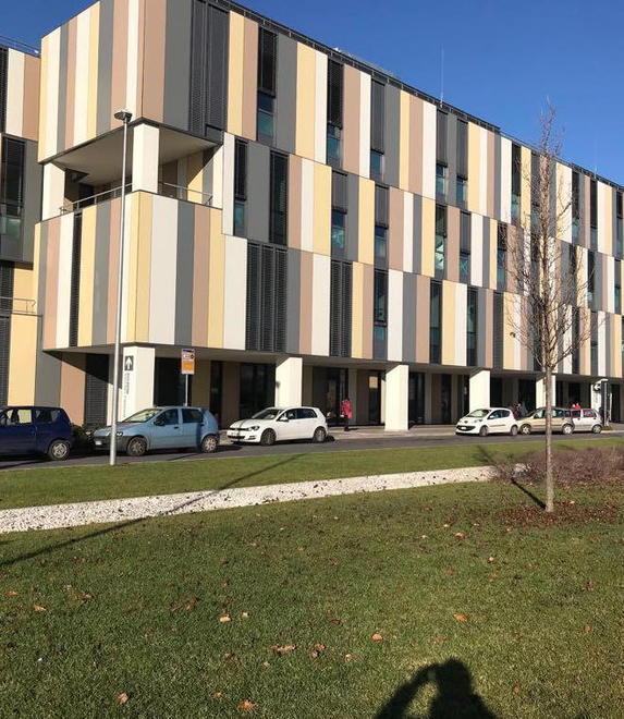 Motociclista investe un pedone: ricoverati entrambi al San Luca