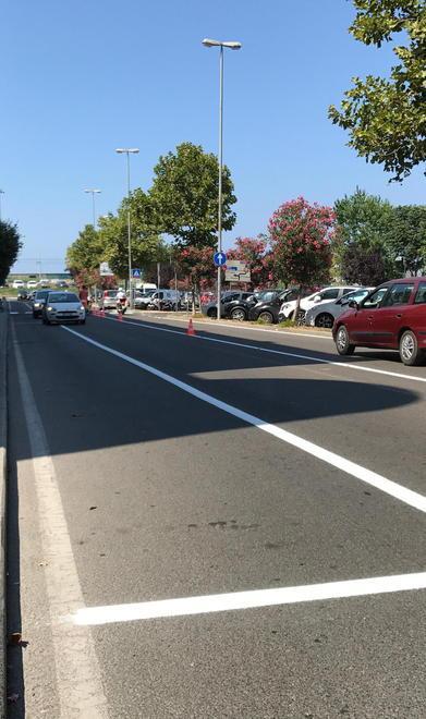 Via Circonvallazione carreggiate ristrette così si fa spazio ad altri parcheggi 