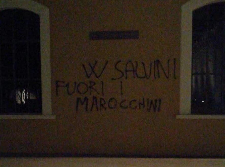 Scritta contro i marocchini «La colpa è di Salvini»