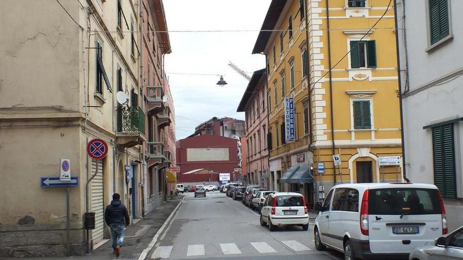 Sorpreso mentre ruba in un’auto, arrestato