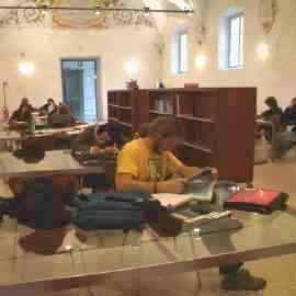 Agorà, orari ristretti e pochi servizi 