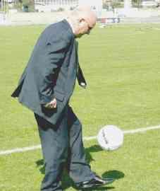 Neri l’onnipresente fra calci al pallone millefoglie e sicurezza 