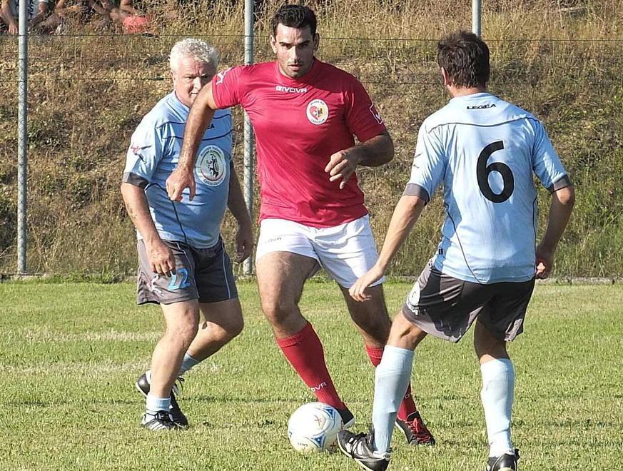 Calciatori e Nazionale Dj in campo per aiutare Christian 