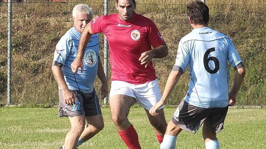 Calciatori e Nazionale Dj in campo per aiutare Christian