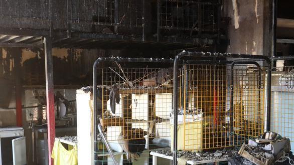 Incendio distrugge un fienile