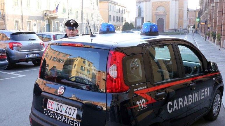 Evade dai domiciliari e torna a perseguitare l’ex