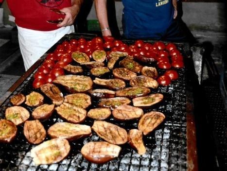 L’agosto delle graticole fumanti 