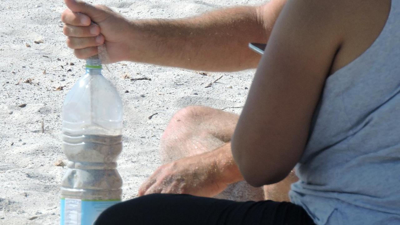 Souvenir di sabbia in bottiglia, multa da mille euro 