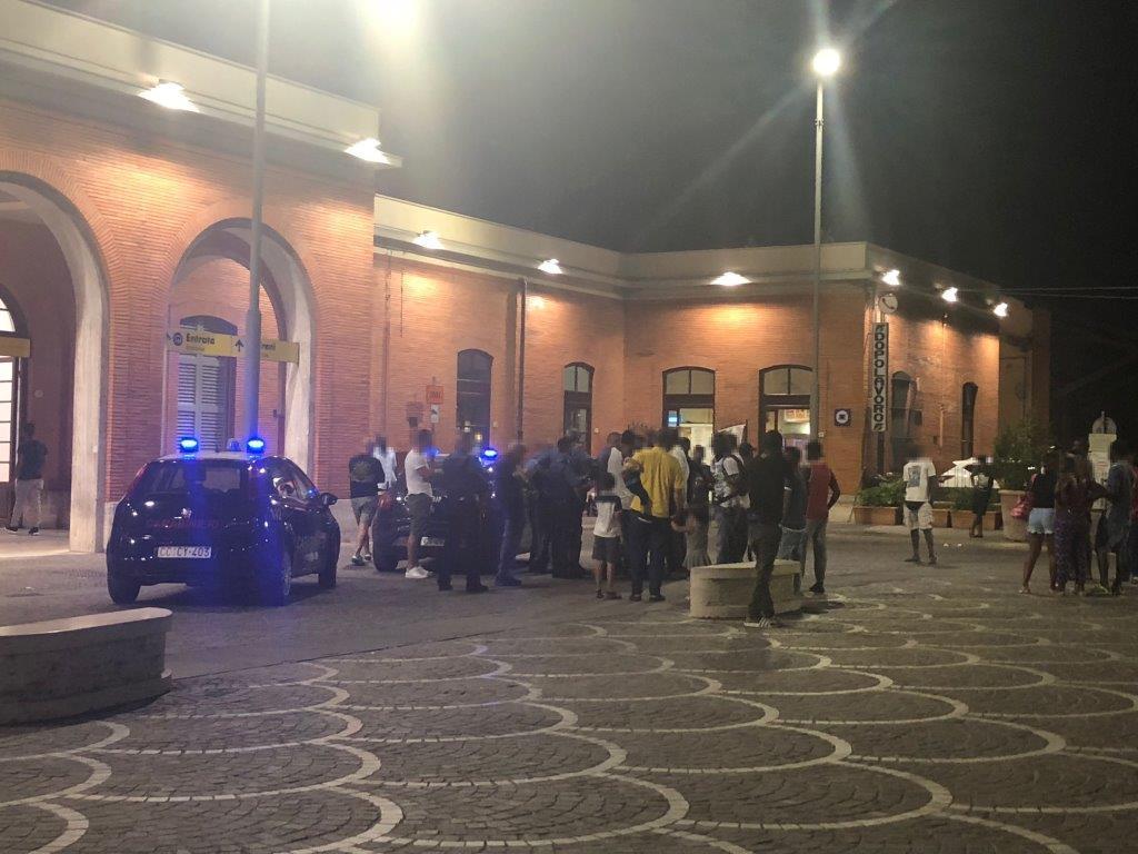 L'intervento delle forze di polizia alla stazione
