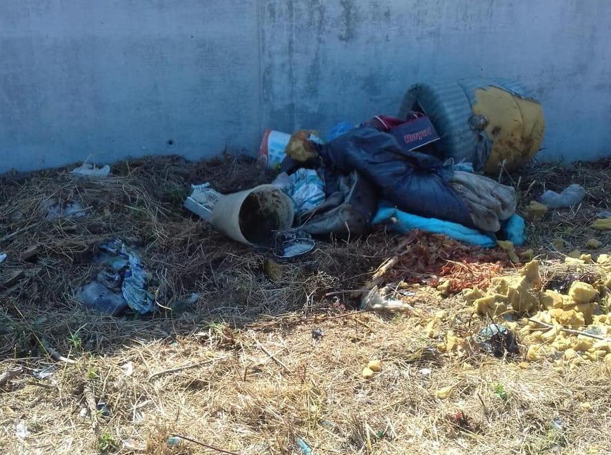 Troppi rifiuti abbandonati in via Arquata a San Lorenzo