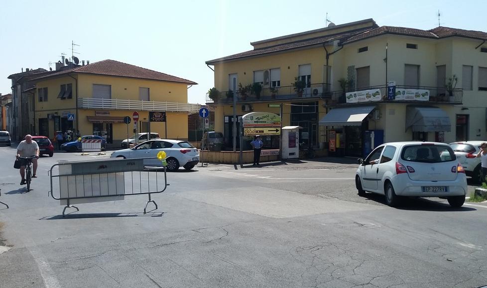 I vigili urbani istruiscono i conducenti distratti 