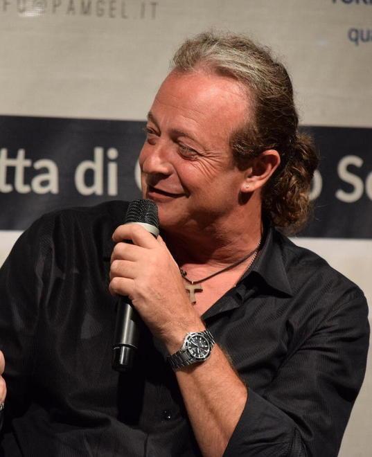 Giovane ferito, i vicini: «Mai creato problemi» 