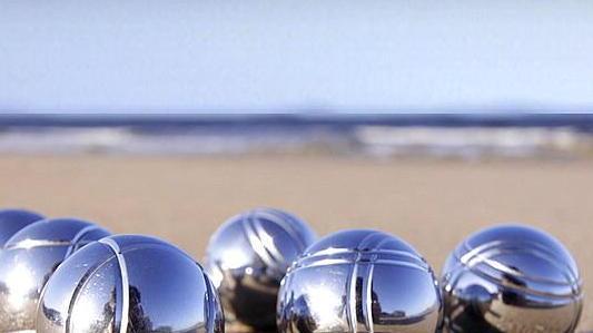 Oggi alle 17 al bagno Flora il torneo di beach bocce