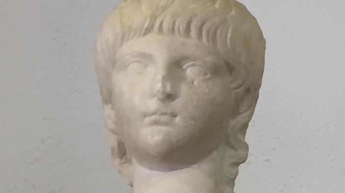 Due reperti archeologici in prestito al museo di Lione