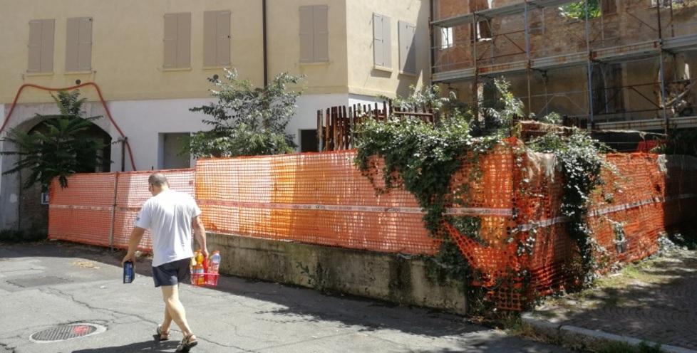 Ancora abusivi e sbandati nel cantiere di via Fenuzzi 