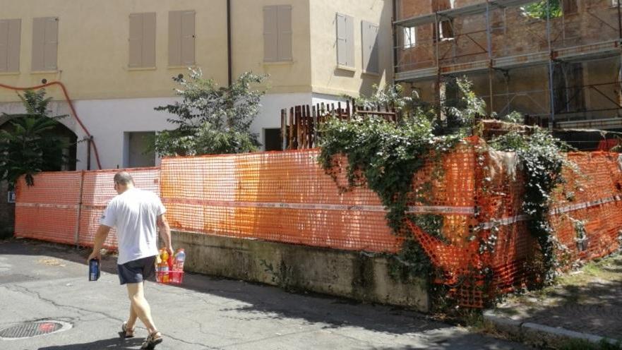 Ancora abusivi e sbandati nel cantiere di via Fenuzzi