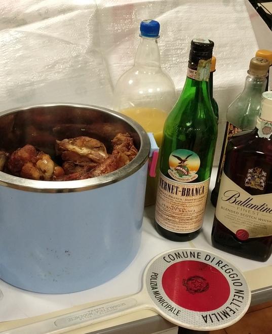 Fermata la rosticciera abusiva Vendeva pollo fritto e cocktail 