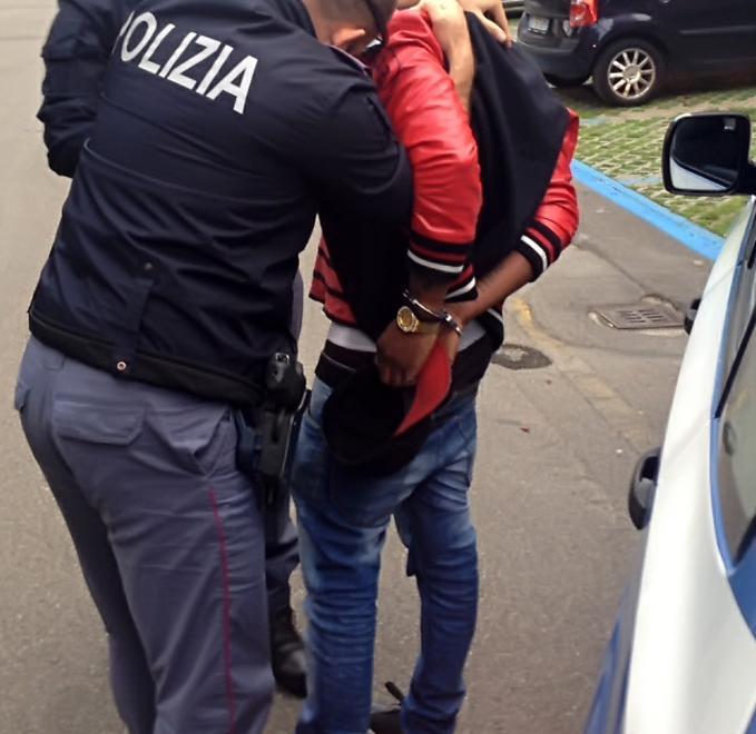 Acquista droga mai arrivata Pusher arrestato in differita 