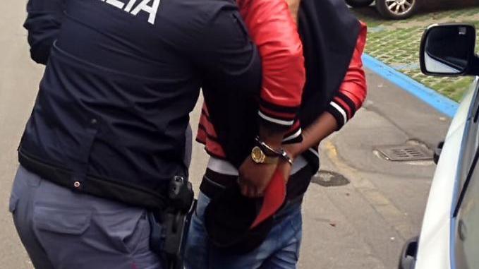 Acquista droga mai arrivata Pusher arrestato in differita