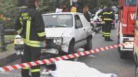 Muore a 16 anni in moto contro un’auto