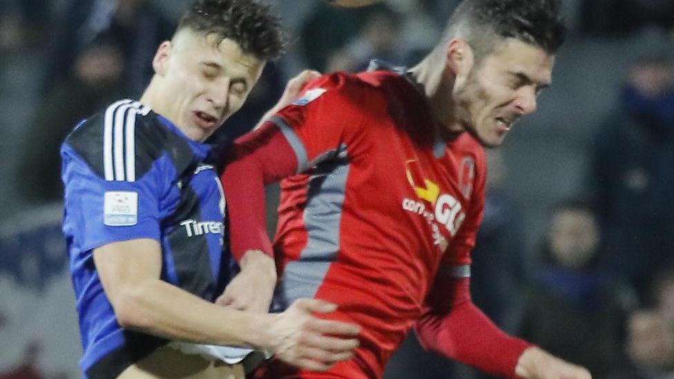 Marconi, qui con la maglia dell'Alessandria, segna l'1-1 al 95' nella sfida con i nerazzurri, in elevazione contro Sabotic (foto Muzzi)
