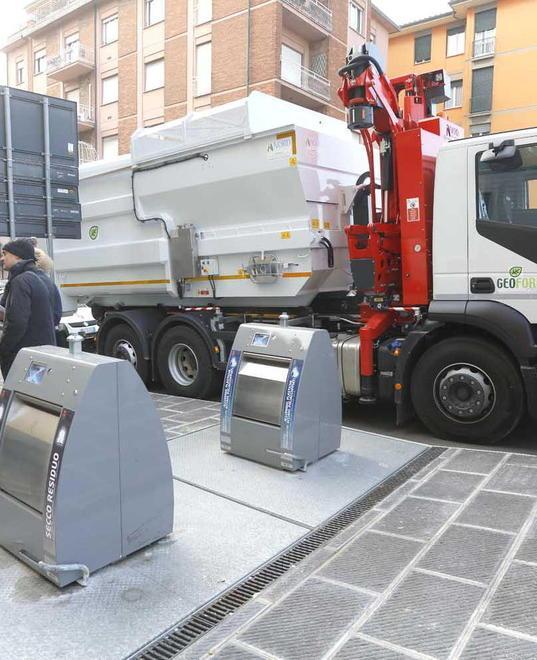 Cassonetti interrati in centro dopo Ferragosto le prove di Alia 