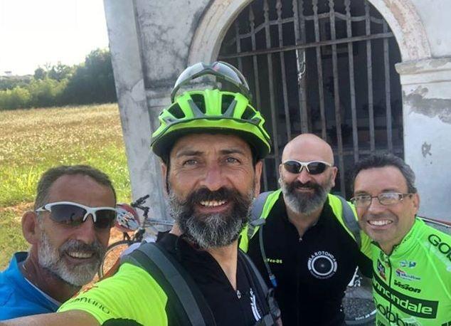 Roberto Fioravanti con gli amici valdelsani che l’hanno atteso a Gambassi Terme