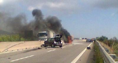 Muore carbonizzato nell'auto dopo un tamponamento