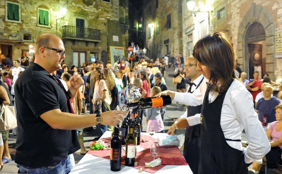 Calici di stelle e Apritiborgo a Campiglia Via ai grandi eventi, attenzione ai divieti