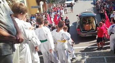 Gli allievi di Furio lo salutano con un Rei