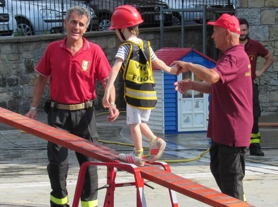 Pompieropoli Circus Show Lestofunk Band a sostegno Avap