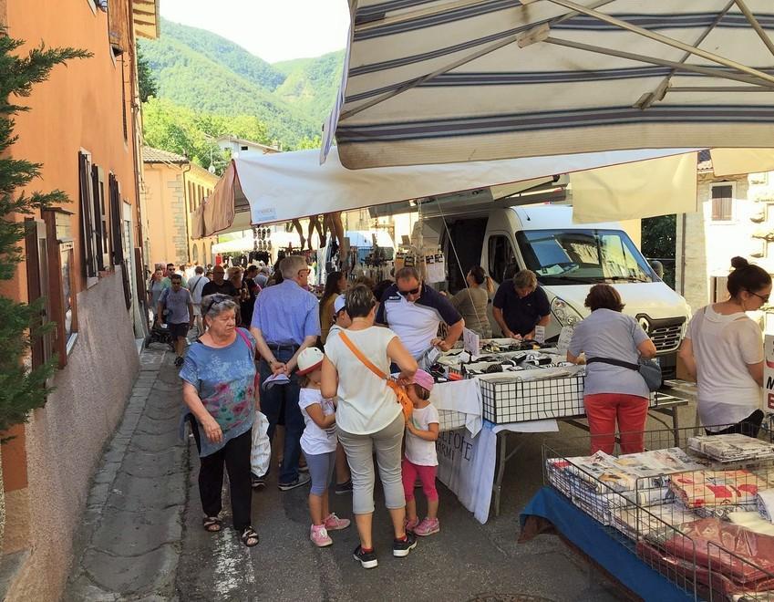 Il mercatino del “Forte” domenica anima via Roma