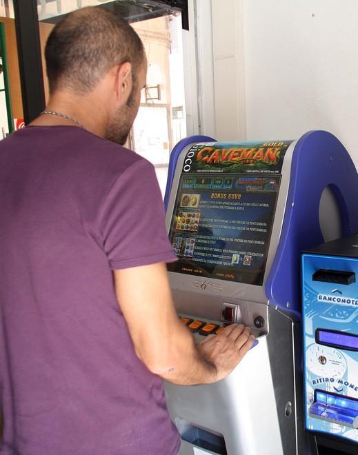 La febbre del gioco In sei mesi bruciati 200 milioni di euro 