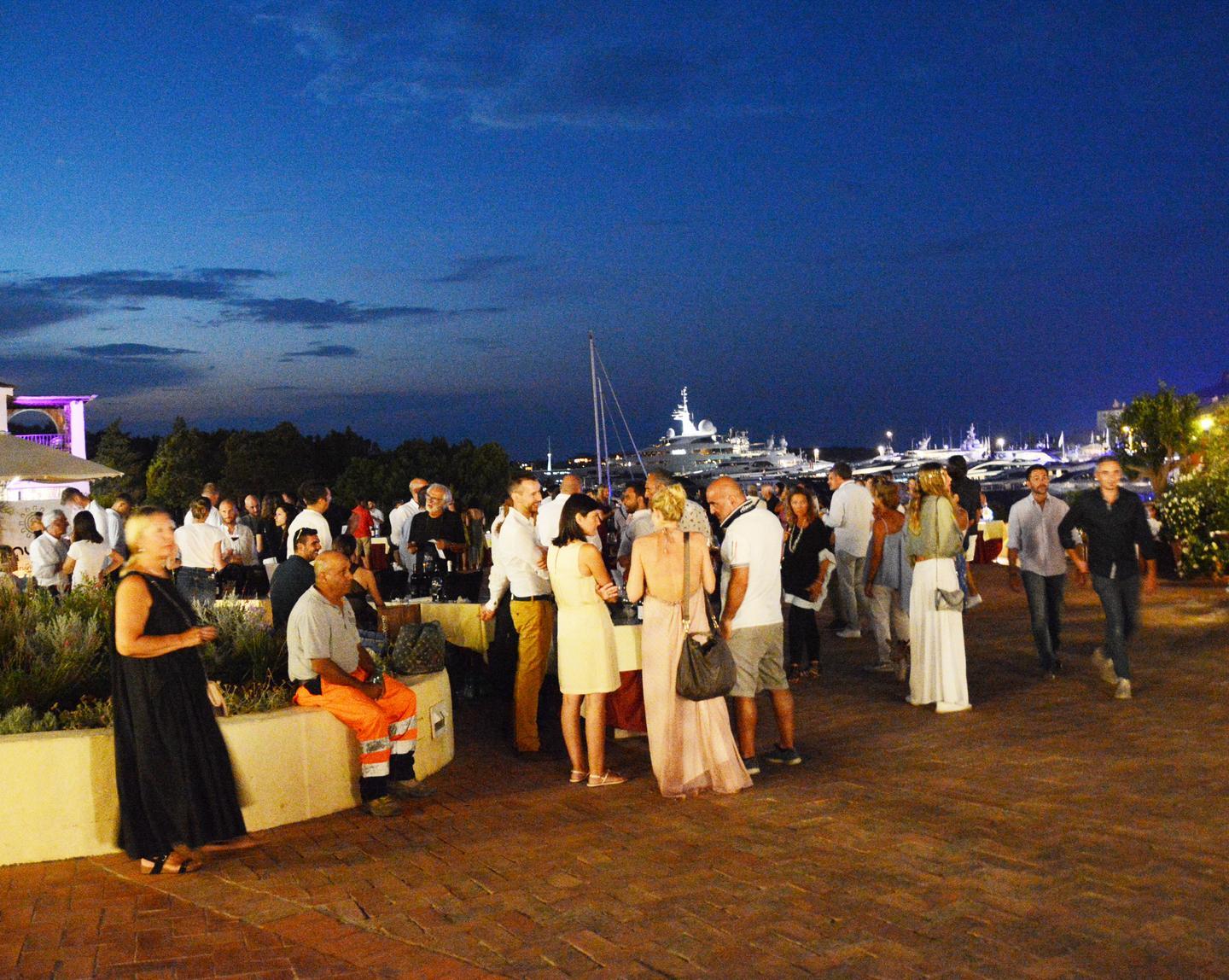 Serata a lume di candela e un brindisi al cielo stellato